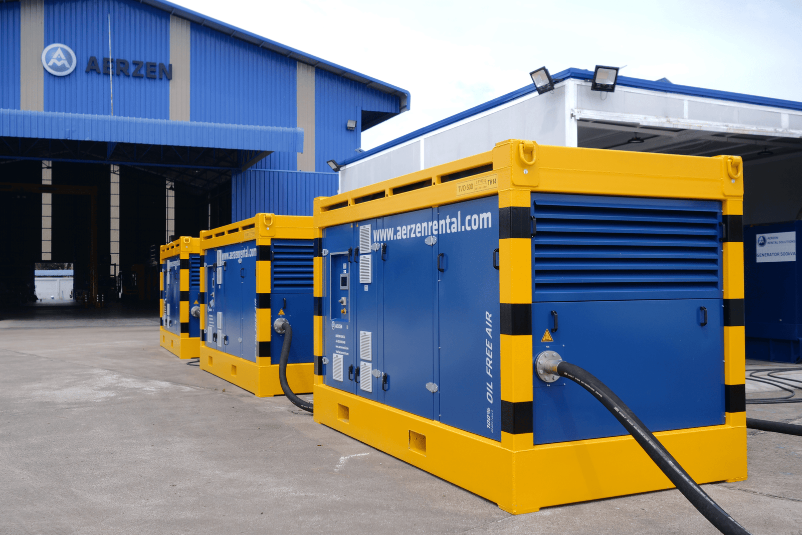 วิศวกร AERZEN กำลัง commissioning rental blower skid ก่อนส่งมอบ — AERZEN Rental Thailand